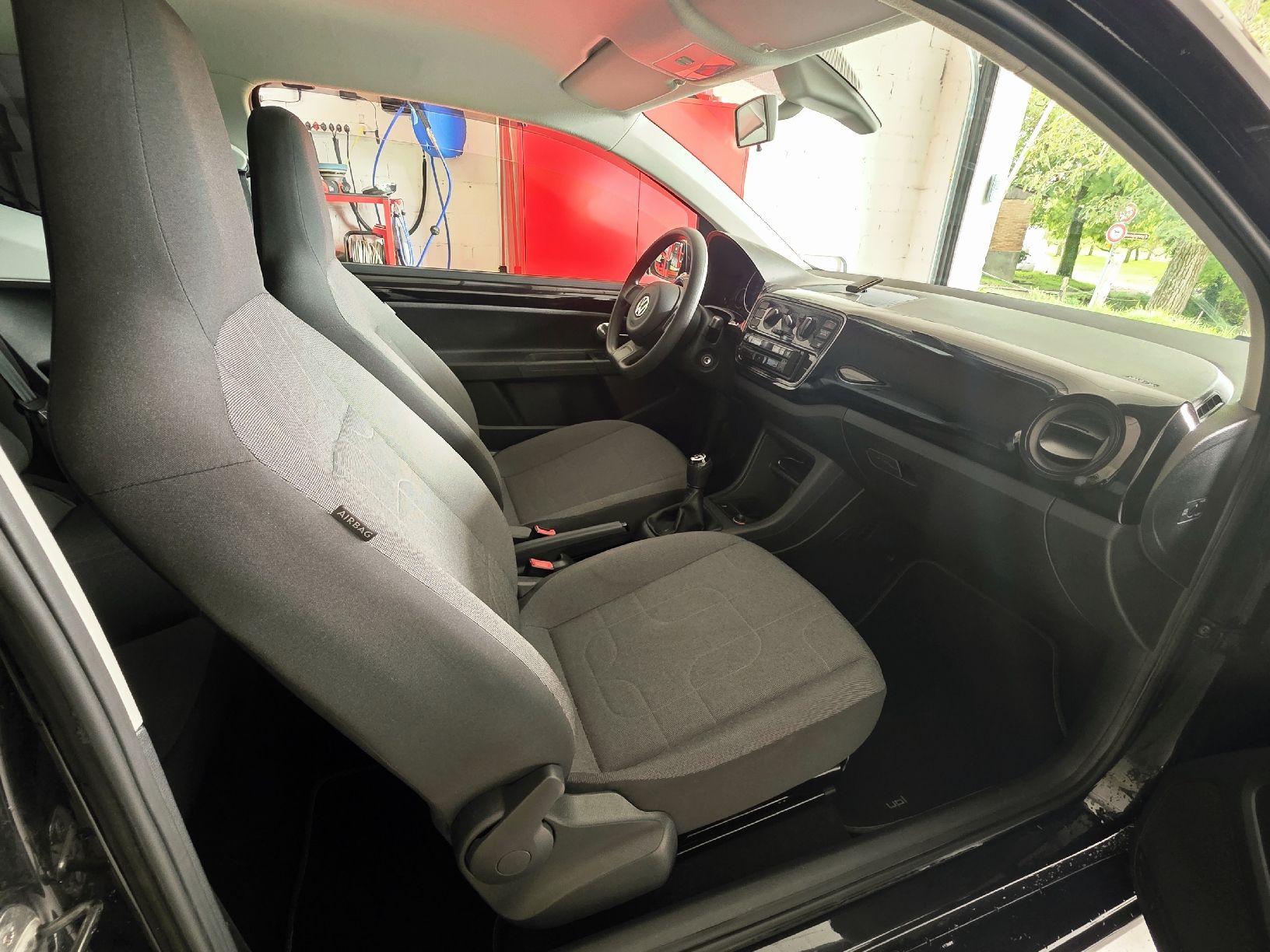 VW Automobili: VW UP 1.0  – Usato da Häggenschwil venduto da Iwingman 6