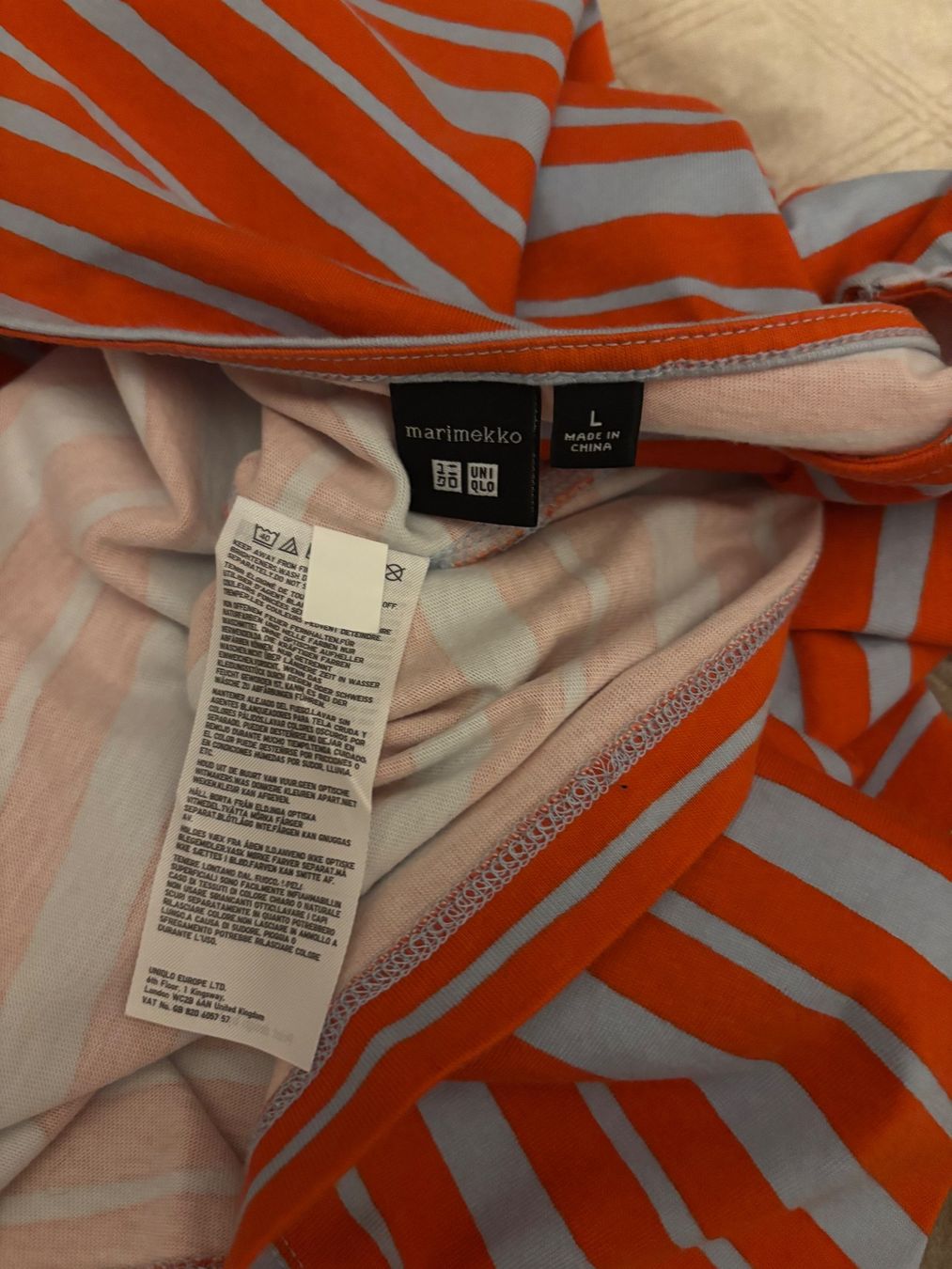 Marimekko T-shirt: Marimekko-Uniqlo Tshirt – Usato da Wetzikon venduto da wir5Frauen 3