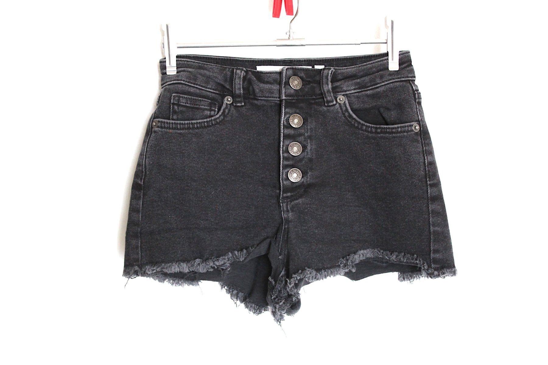 Jeans: Kurze Schwarze Jeans , Gr.EU 32/34 – Usato da Locarno venduto da madame-tus-sauds