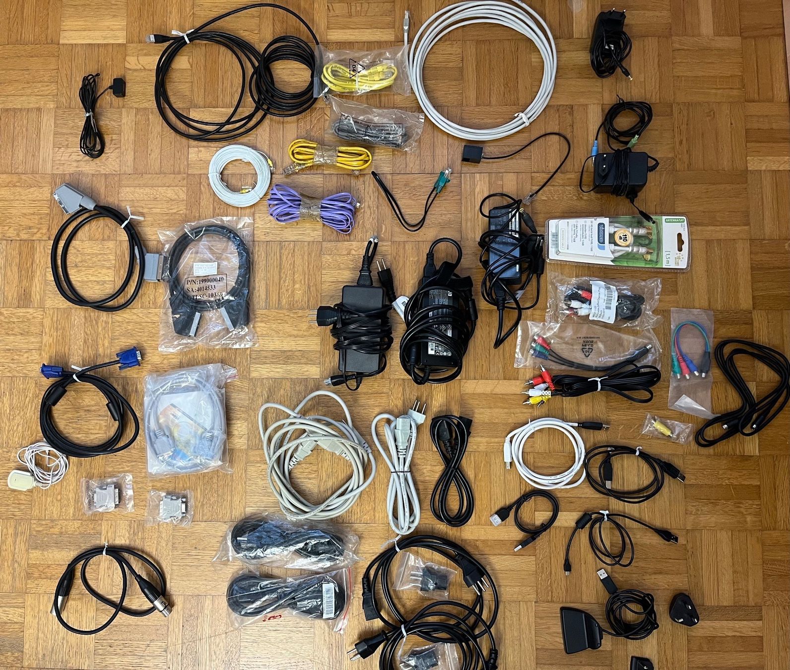 Cavi: Diverse Kabel (teilweise originalverpackt!) – Nuovo e nell'imballaggio originale da Siebnen venduto da Arko27