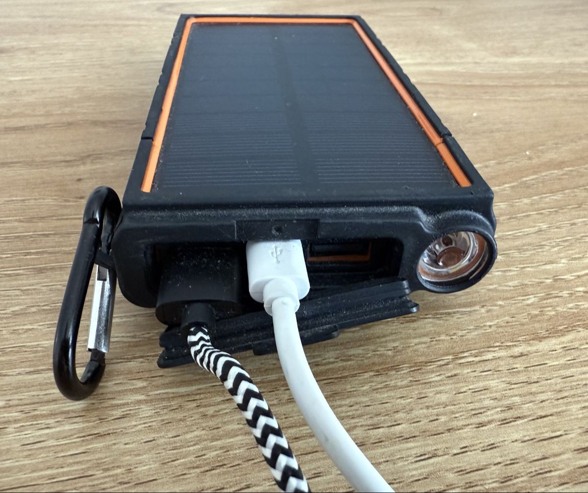 Ladegeräte: Powerbank mit integrierter Taschenlampe – Gebraucht aus Inwil von TheSwissEagle 1