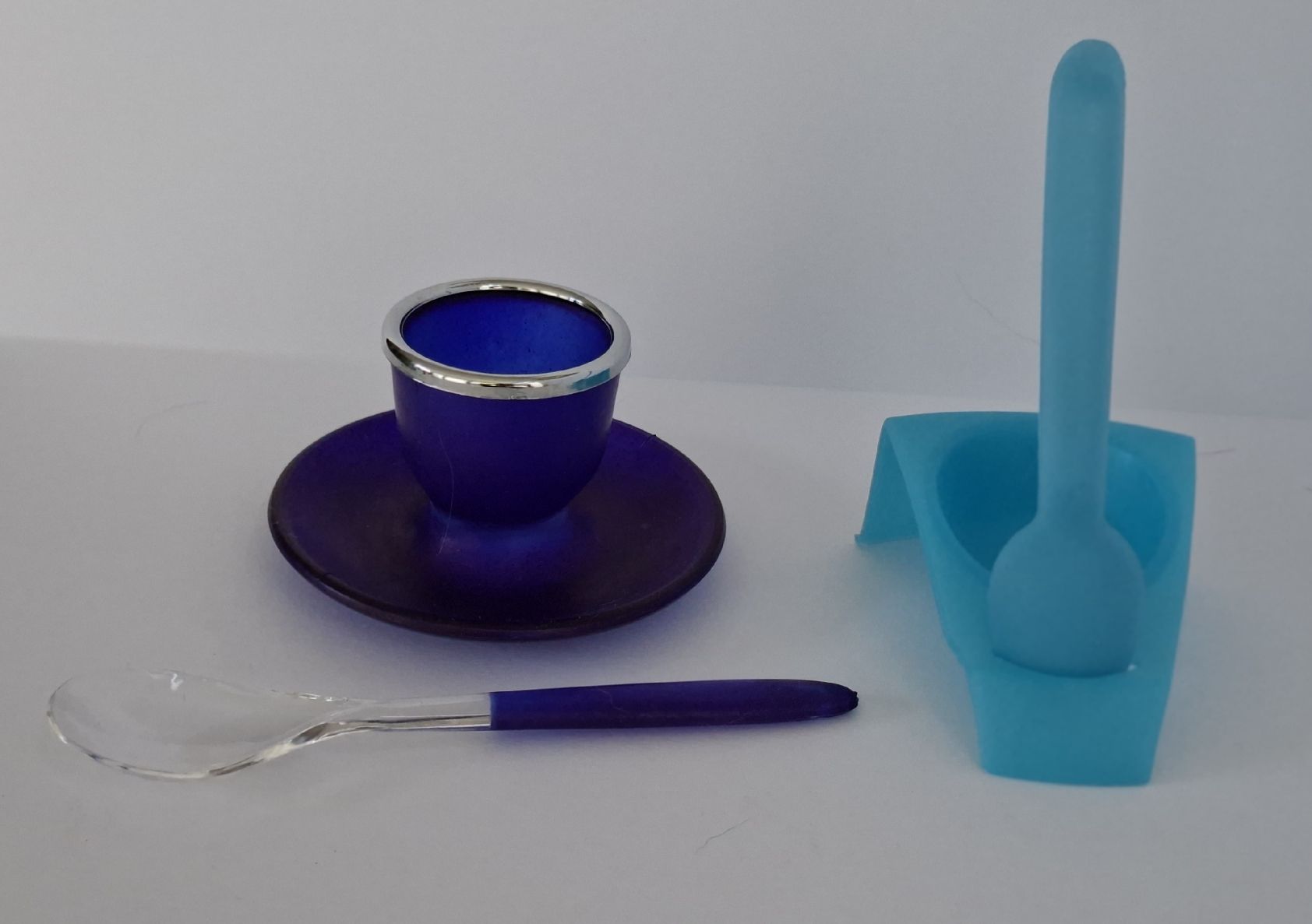Altre Stoviglie: 7 Eierbecher aus Kunststoff  – Usato da Dietikon venduto da Magi2 2