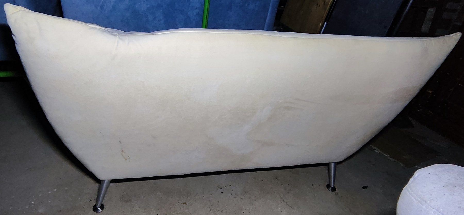Sofas: 2er Sofa, Bezug Alcantara beige – D'occasion à Rorschacherberg par snOOpydOg11 5