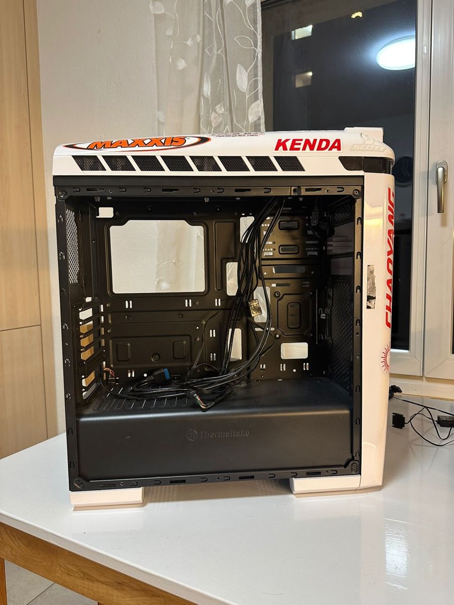 Thermaltake Custodie: Thermaltake Versa C22 RGB Snow Edition – Usato da Domat Ems venduto da SirAntunes
