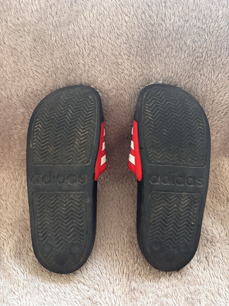 Adidas Scarpe da uomo: Badeschuhe, Adidas, rot/weiss Grösse 31 – Usato da Waltenschwil venduto da Schmetterling2015 1