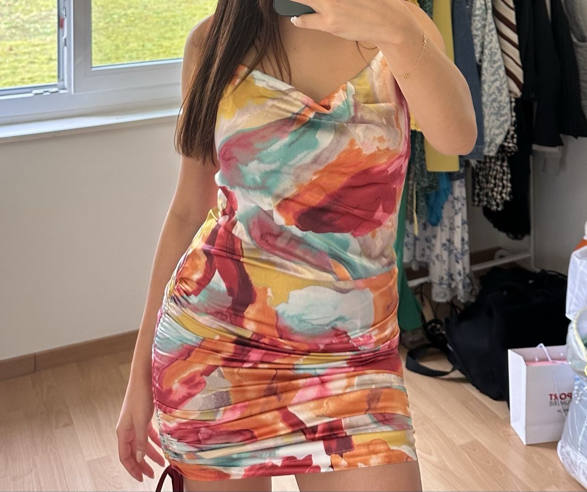 Vestiti: Wunderschönes farbiges Kleid – Nuovo (secondo la descrizione) da Volketswil venduto da hal_65hj