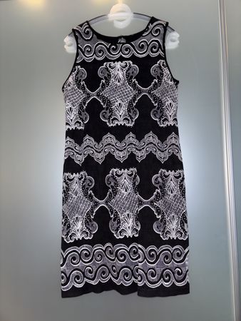 Elegantes Sommerkleid mit Spitzenmuster Gr. S/M schwarz/weis
