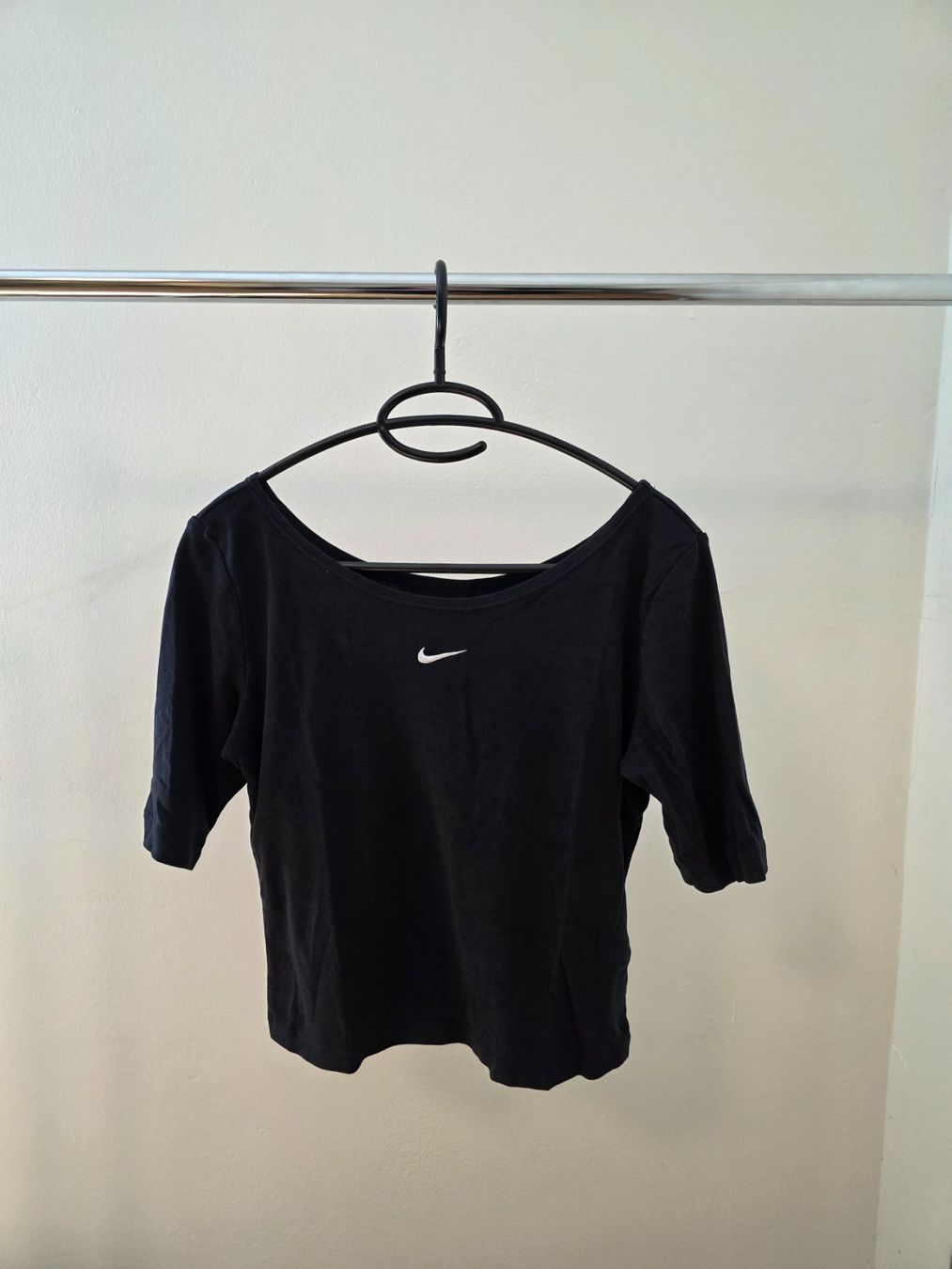 Nike T-shirts: Schwarzes T-Shirt Nike – D'occasion à Rothenfluh par sel_j856