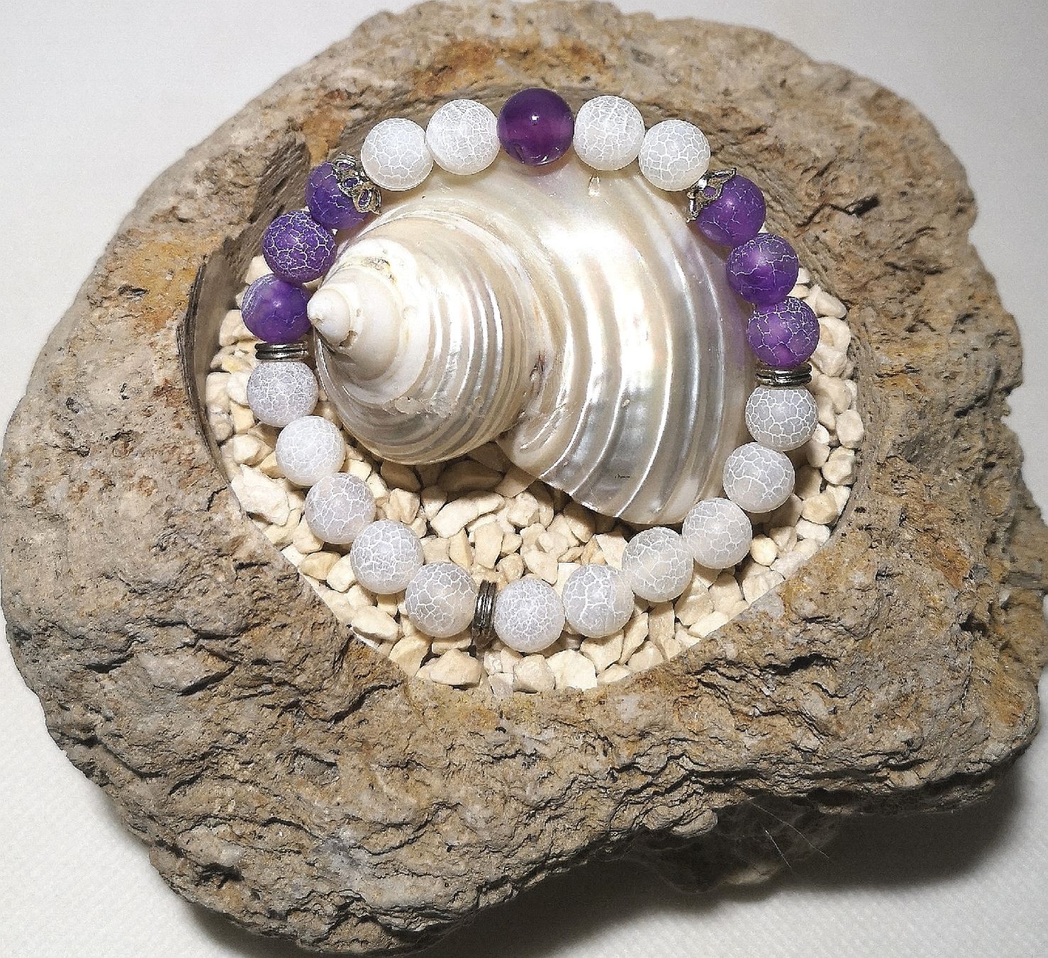 Bracciali & Braccialetti: weiss-violette Steinarmk. - Spendenaktion – Nuovo (secondo la descrizione) da Unterkulm venduto da Nachtigall 4