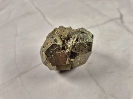 Pyrite naturelle – cristal métallique doré – 96g – belle pce