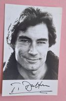 LG/ Original Autogramm Karte Timothy Dalton Filmschauspiele