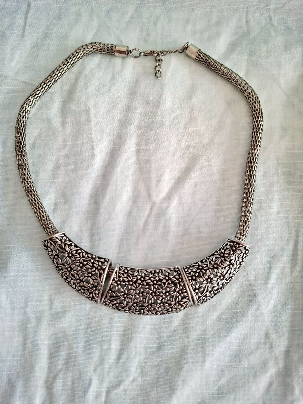 Catenine: Collier Vintage Statement Argenté Floral – Nuovo (secondo la descrizione) da Lutry venduto da Sim_Sta 1