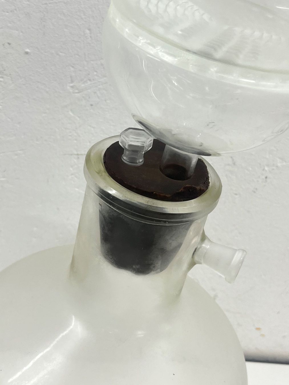 Accessori da laboratorio: Saugflasche mit Trichter – Usato da Niederdorf venduto da LeptonAG_Labor 1