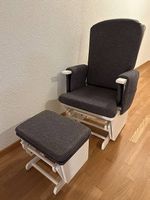 Stillstuhl mit Hocker