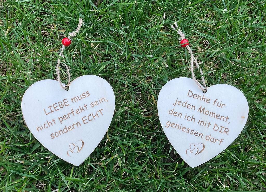 Alle Dekorationen: 2 Holzherzen – Neu und originalverpackt aus Trimmis von Laserart_FN 1