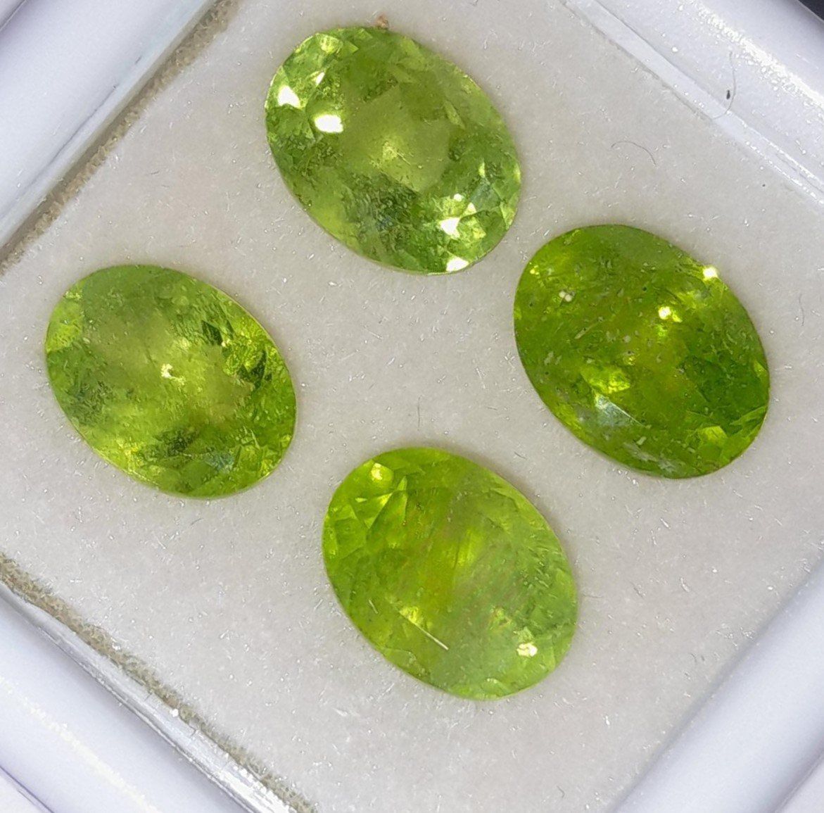 Pietre preziose: 4x Péridots 8x6 mm - Valeur 600.- Fr – Nuovo (secondo la descrizione) da Grimisuat venduto da Valgem 2