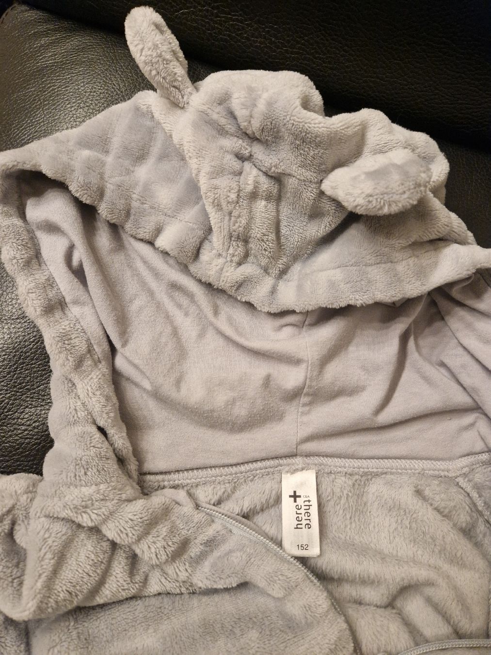 Completi: Combinaison pyjama chaude et douce, taille 152 – Usato da Penthaz venduto da Sosotroc 1