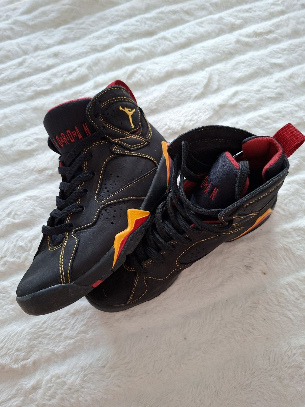 Jordan Damenschuhe: Baskets Jordan 7 noir rouge  pointure 36.5  – Gebraucht aus Renens VD von ser_j2fn