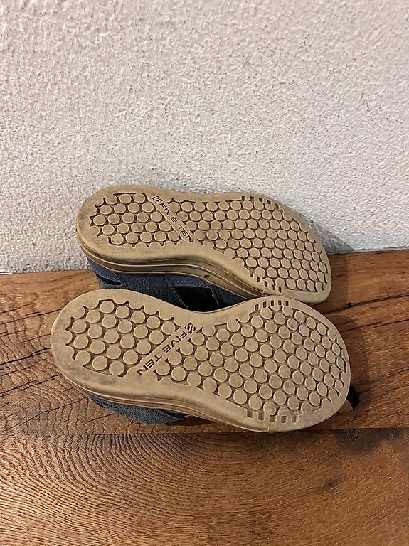Schuhe für Jungen: Five Ten Bikeschuhe Gr. 30.5 – Gebraucht aus St.Moritz von Topofthemountains 1