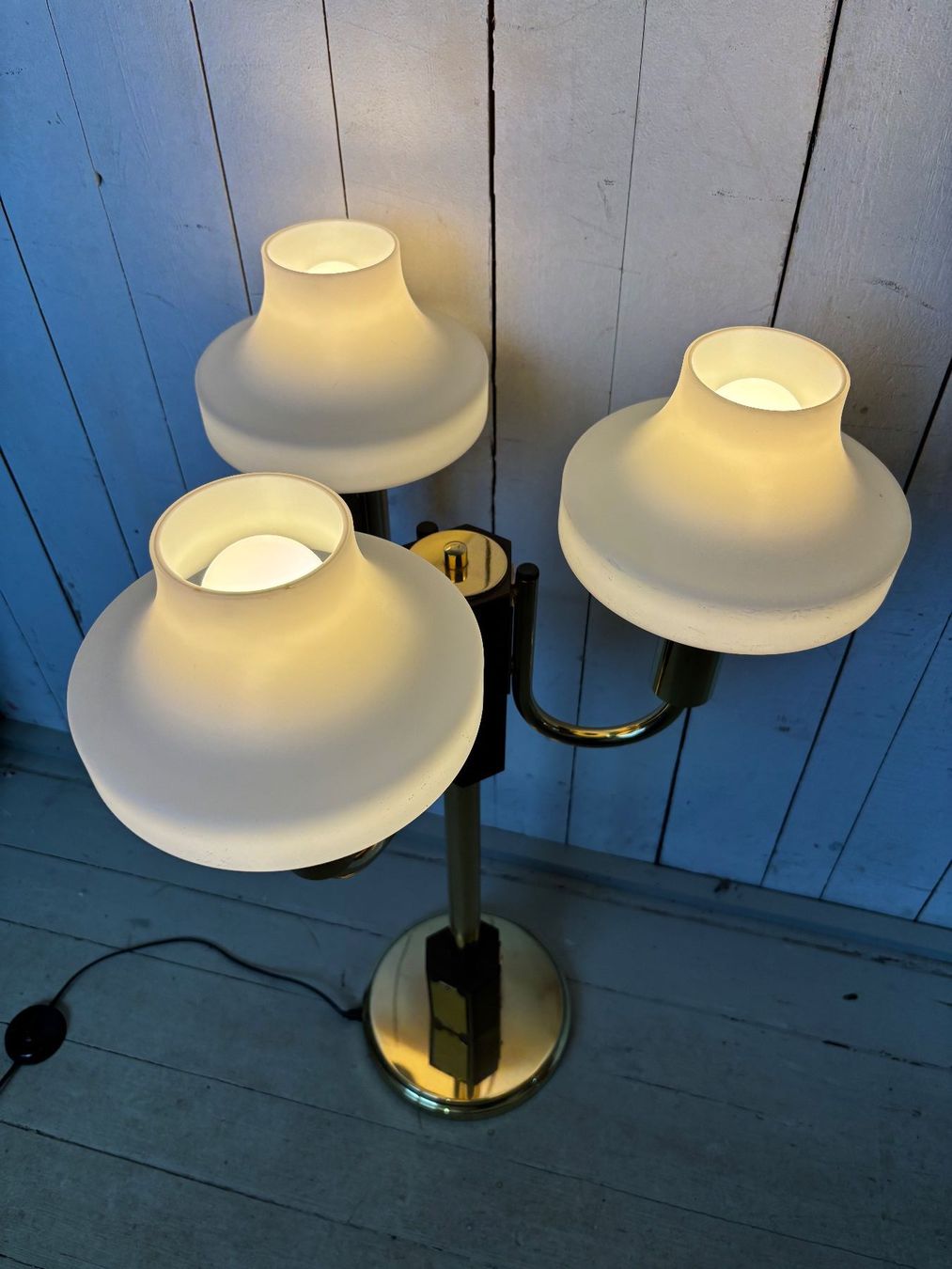 Lampade: Edle Stehlampe vintage Design  Messing/Glas/Holz – Usato da Hinwil venduto da DaniBachman 1