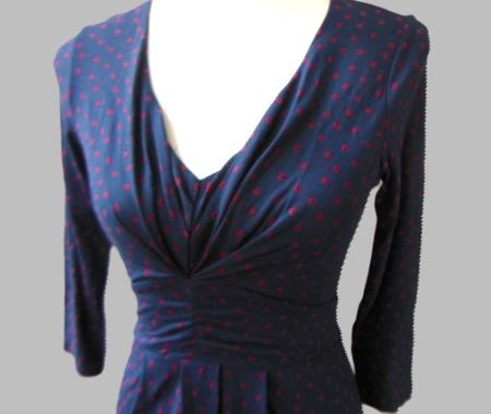 Gr. 34 BODEN Kleid dunkelblau rote Punkten Viskose/Elastan