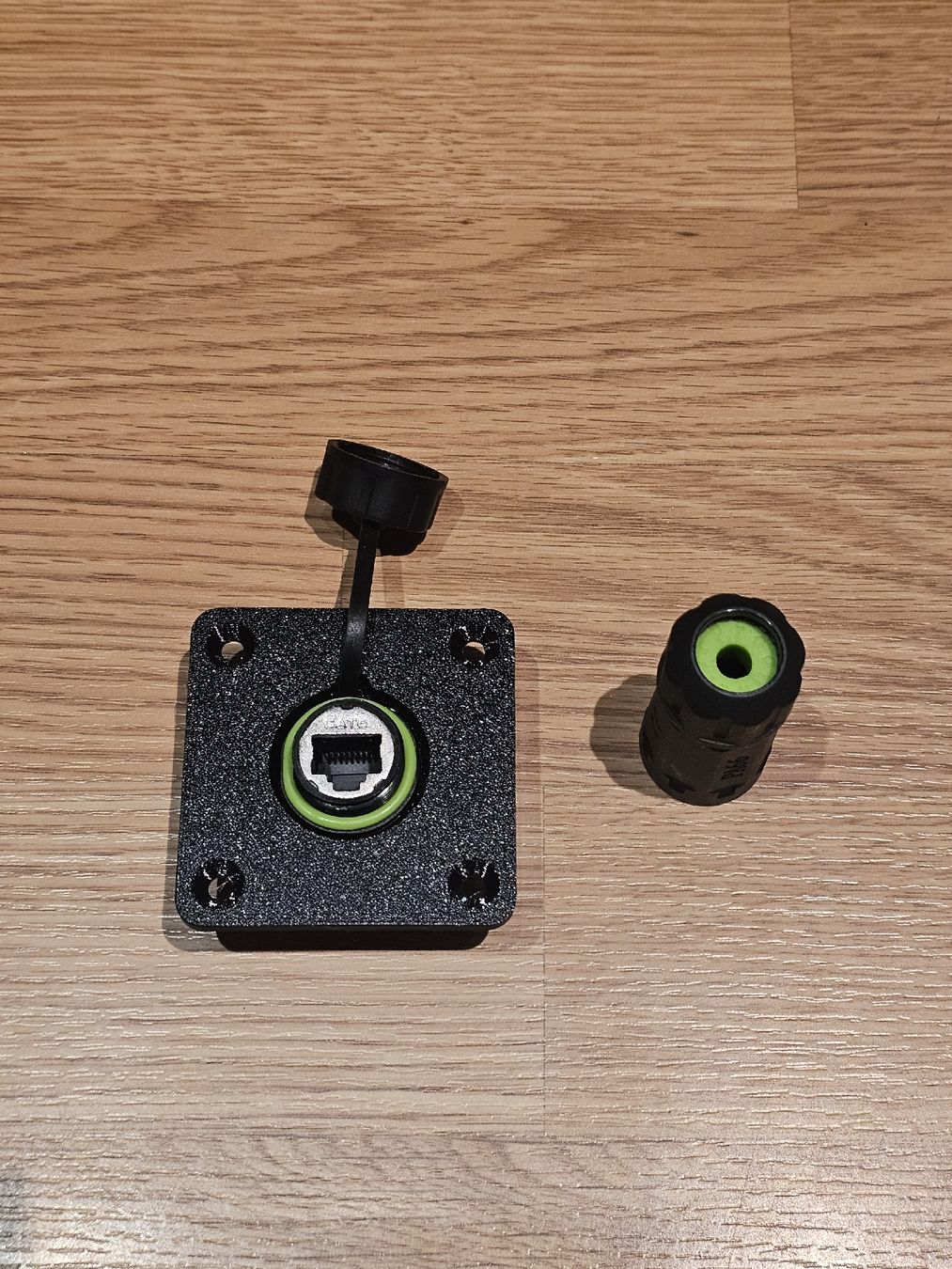Elektronikbauteile: Ethernet Einbaudose Panelmontage wasserdicht IP68 Neu – Neu und originalverpackt aus Oberkirch LU von schegy-by-jonsen
