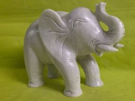Schöner Elefant aus Marmor 15cm