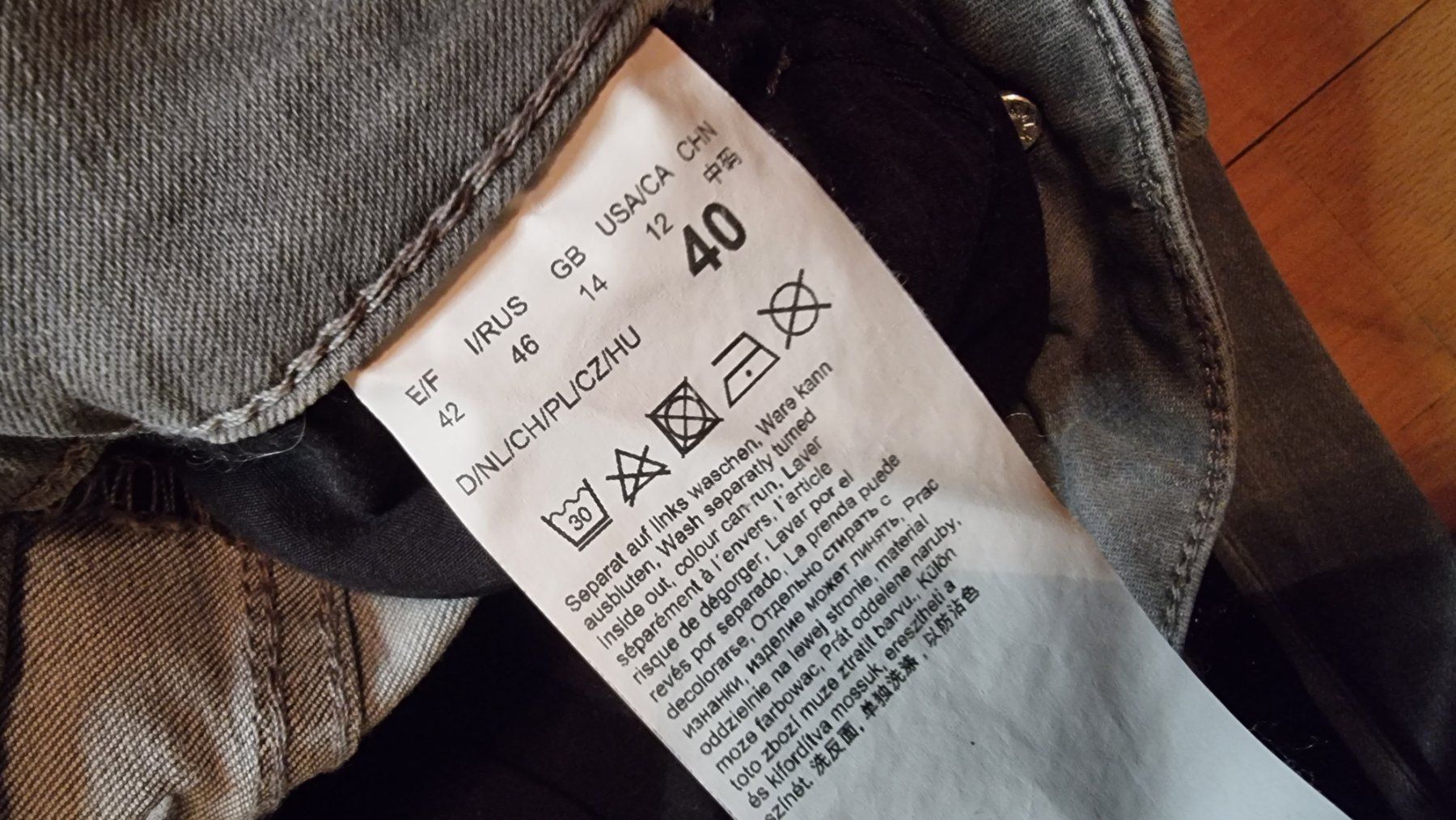 Jeans: Cartoon  Hose Größe  36/38 – Gebraucht aus Wald ZH von CapLux 1