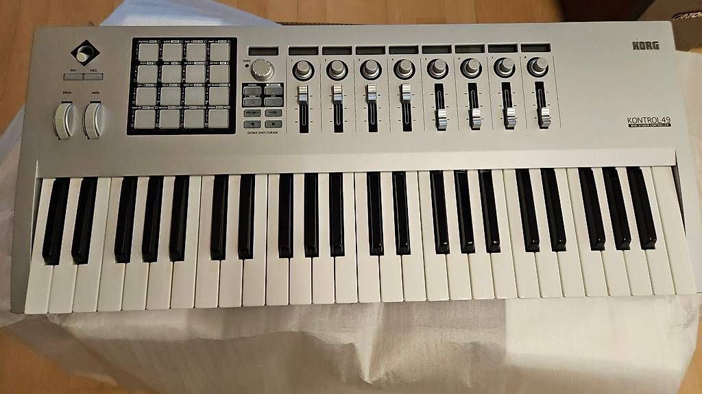 Strumenti musicali: KORG Kontrol 49 midi-Kontroller – Usato da Rorschach venduto da Crossfire34343