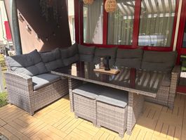 Rattan Lounge-Ecke mit Tisch und 2 Hocker