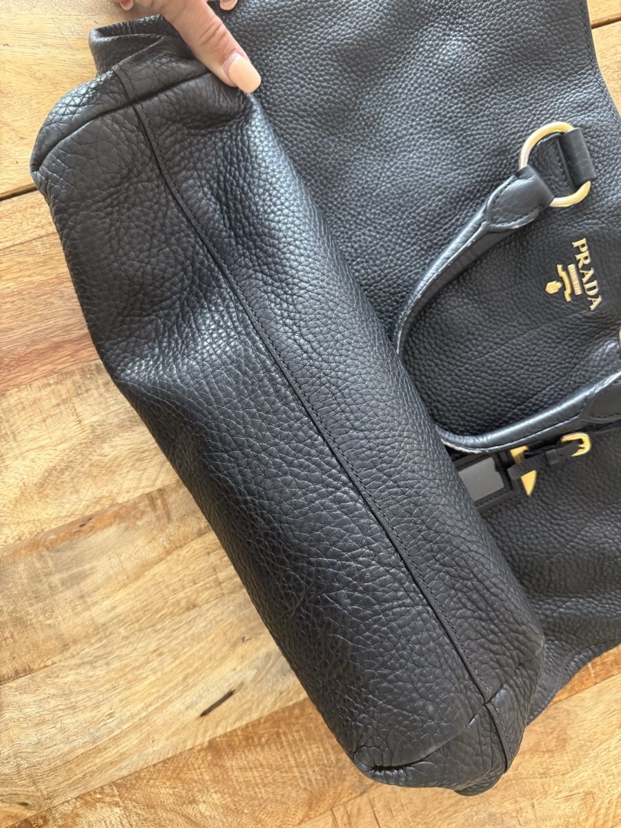 Prada Sacs femmes: Sac Prada cuir noir utilisé – D'occasion à Payerne par Maylin2018 2