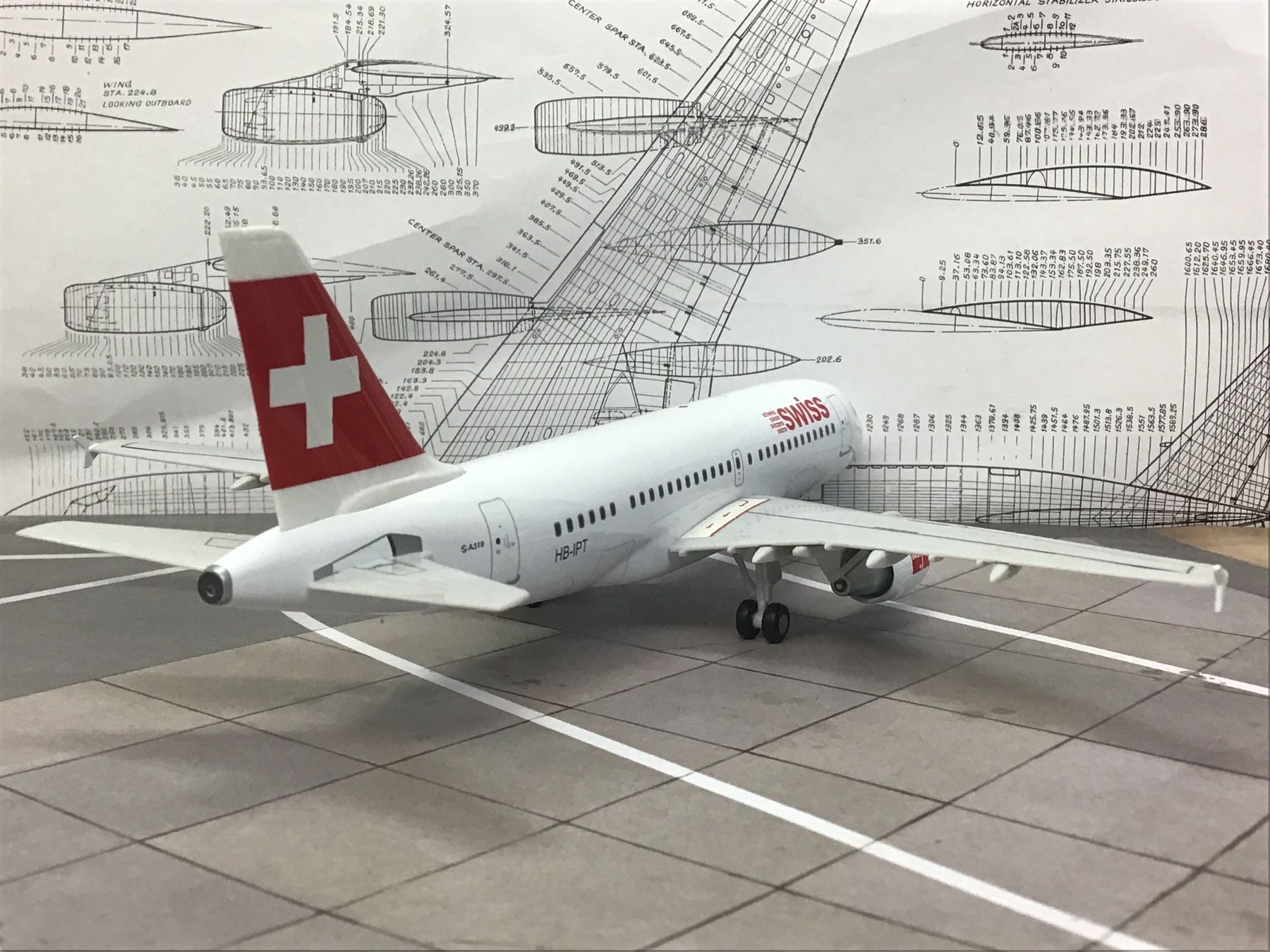 Swiss Kit di modellismo & Modellini statici: Swiss Airbus A319 Flugzeugmodell -1:200 – Usato da Männedorf venduto da Modelle-aller-Art 3