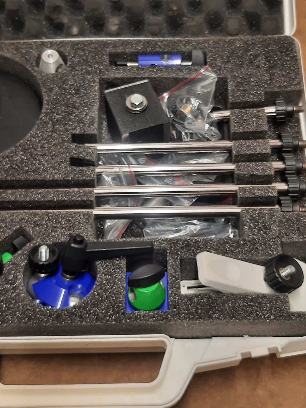 Alle Werkzeuge: SWISSHAND Werkzeughalter / 3. Hand – Neu (gemäss Beschreibung) aus Winterthur von ReUse_Baumarkt 1