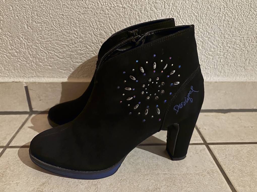 Desigual Scarpe da donna: Desigual Stiefeletten Grösse 40 – Nuovo (secondo la descrizione) da Niedermuhlern venduto da Brunnenthal