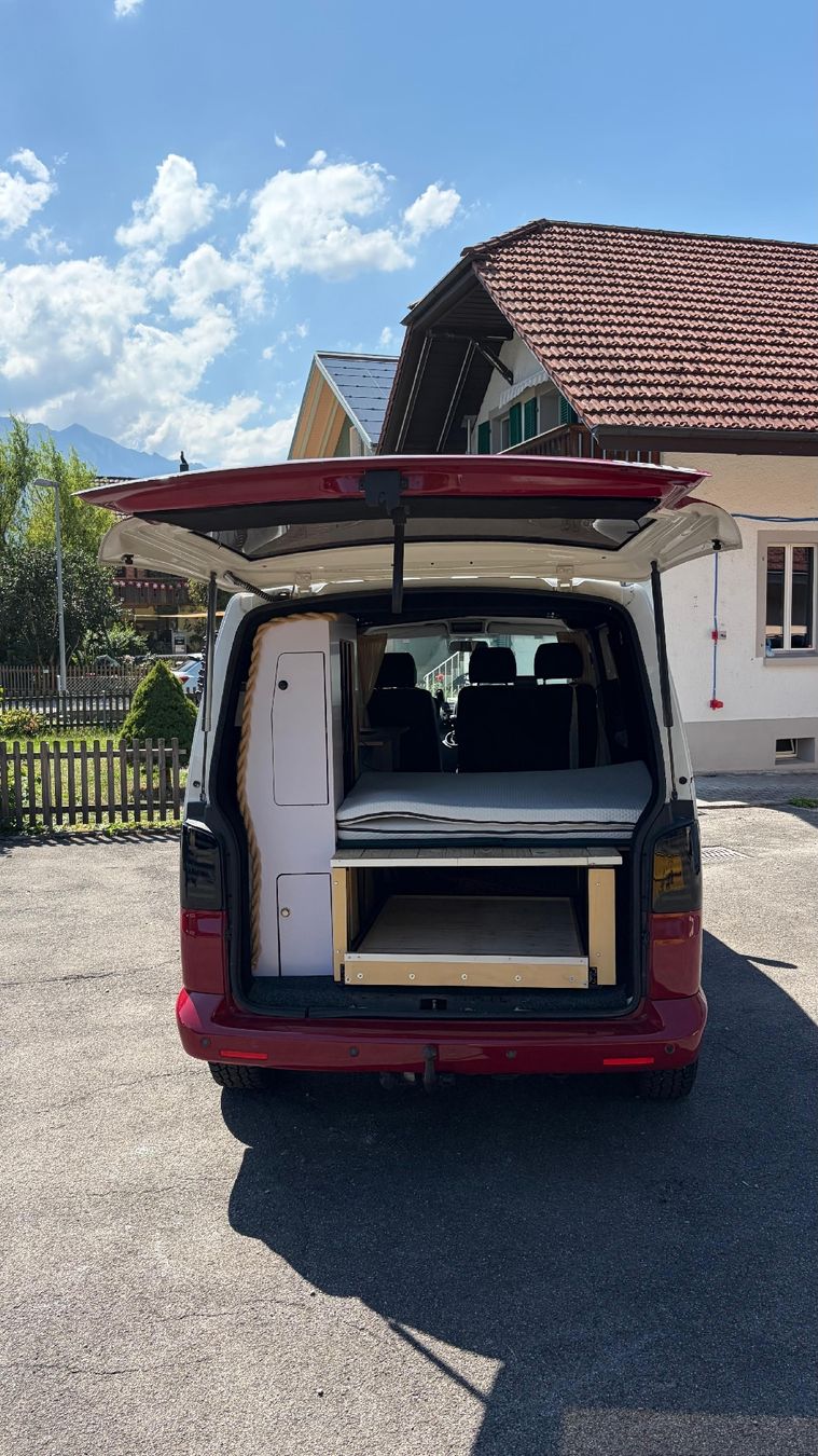 VW Camping Fahrzeuge: VW T5 4Motion Camper Selbstausbau – Gebraucht aus Steffisburg von Joelll17 6