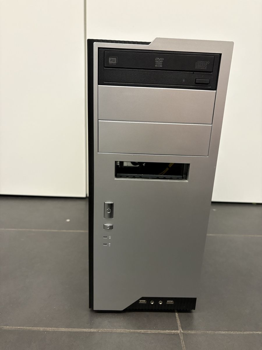PC: Computergehäuse silber mit DVD-Laufwerk – Usato da Solothurn venduto da Jfk