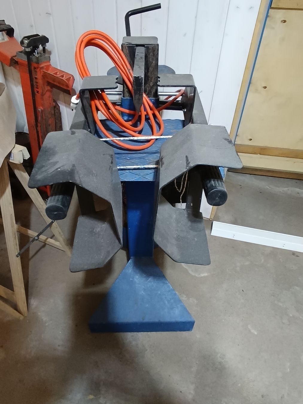 Einhell Tutte le macchine: Holzspalter Einhell 6t – Usato da Langenthal venduto da VIVALDO75 2