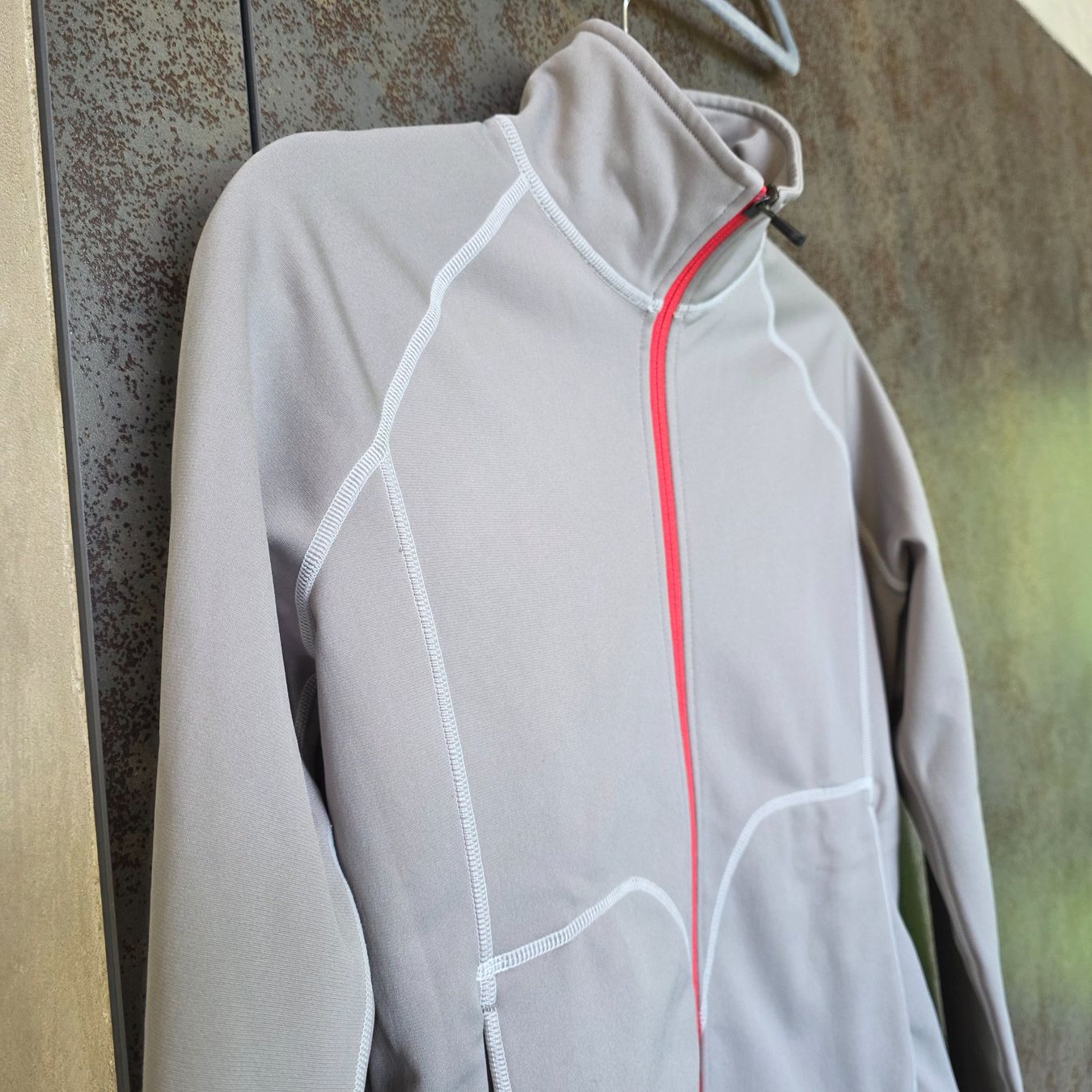 Peak Performance Jacken: 🐸 PEAK PERFORMANCE JACKE M SPORTJACKE HELLGRAU – Gebraucht aus Môtier (Vully) von Frogs 3