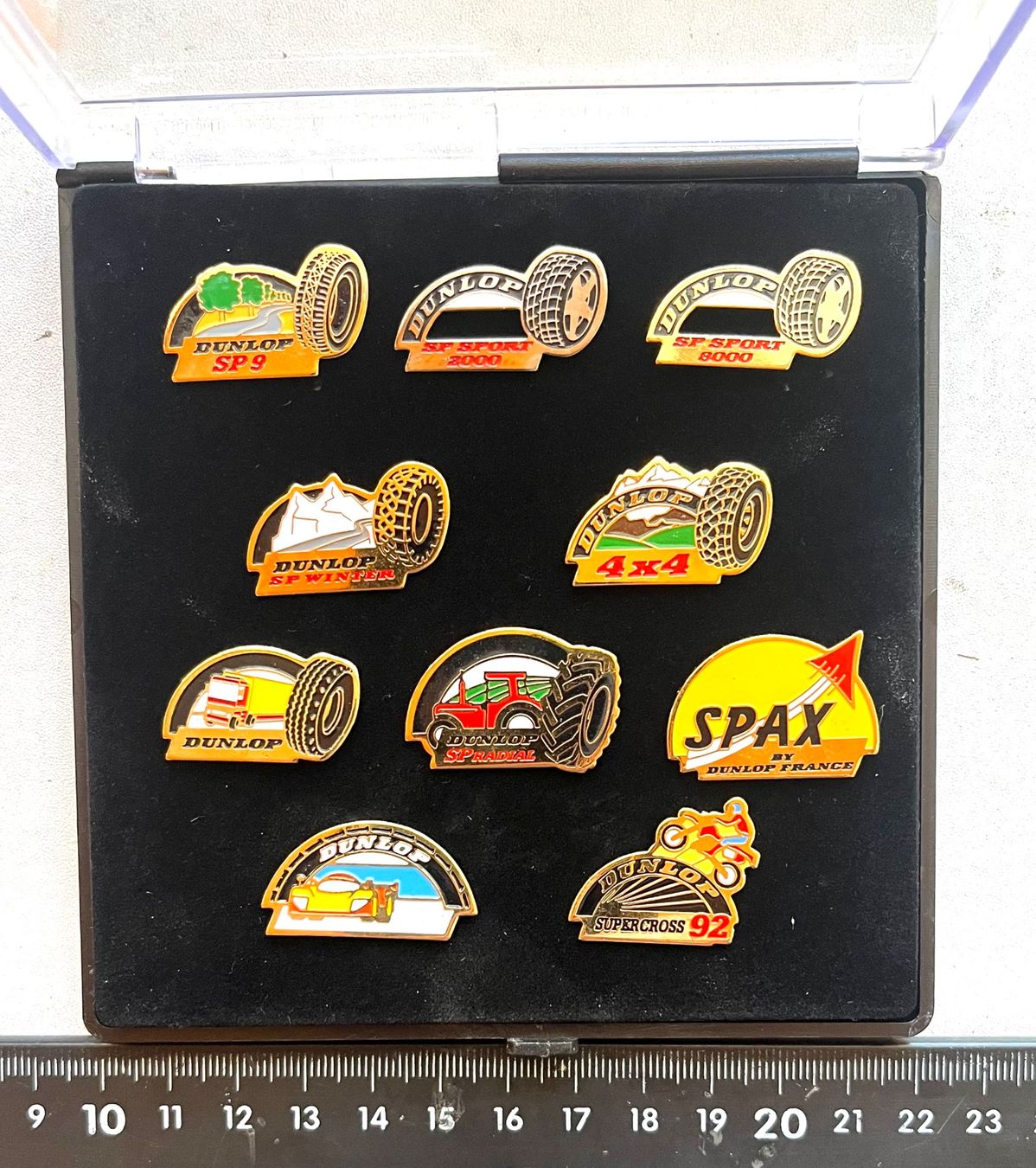 Plaquettes & Badges: Série de 10 pin’s Dunlop – D'occasion à Renan BE par johncactus