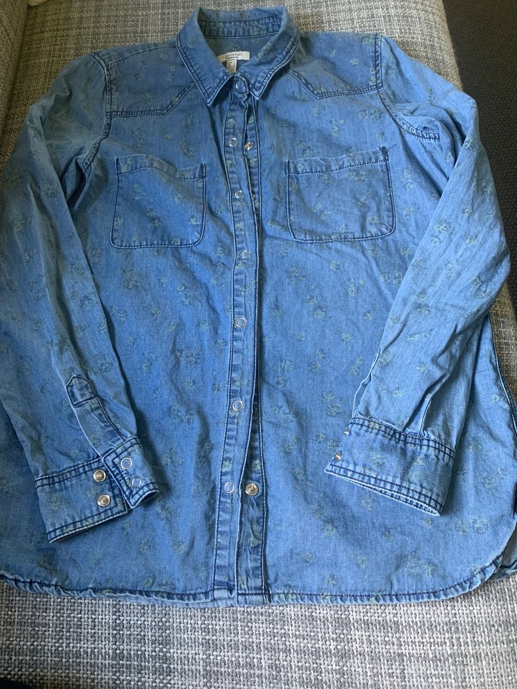 Camicette: Jeansbluse, mit Blumenmuster, Gr. S – Usato da Zürich venduto da Nora321 1