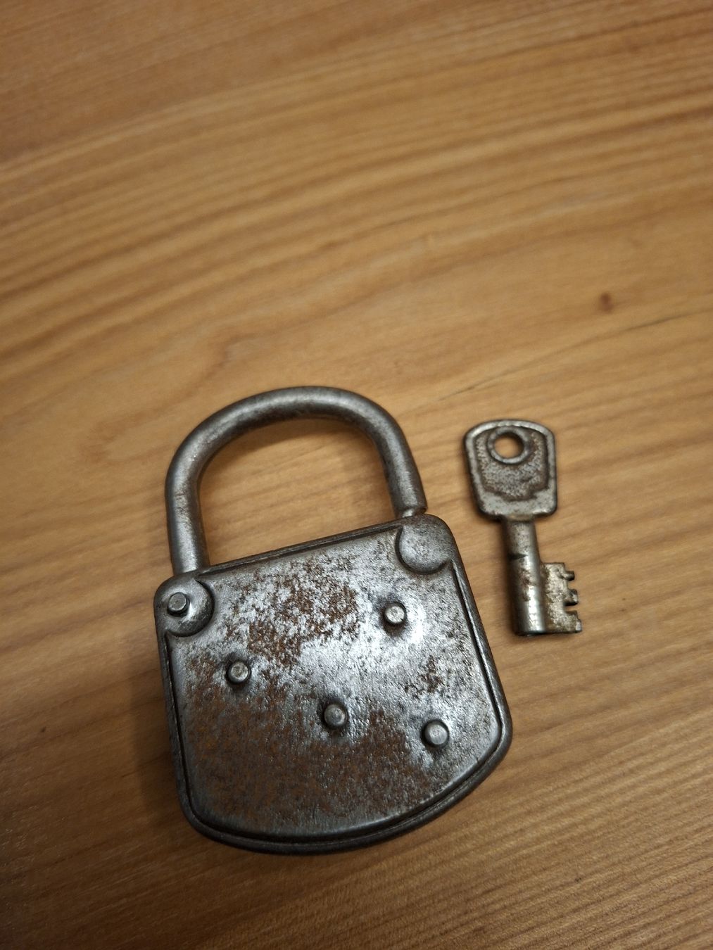 Cadenas: Antikes Vorhängeschloss – D'occasion à Ganterschwil par HeidiuPeter 2