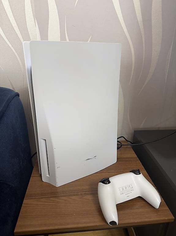 Consoles: Sony PlayStation 5 Disc Edition |  – D'occasion à Hombrechtikon par ami_jdw8 2