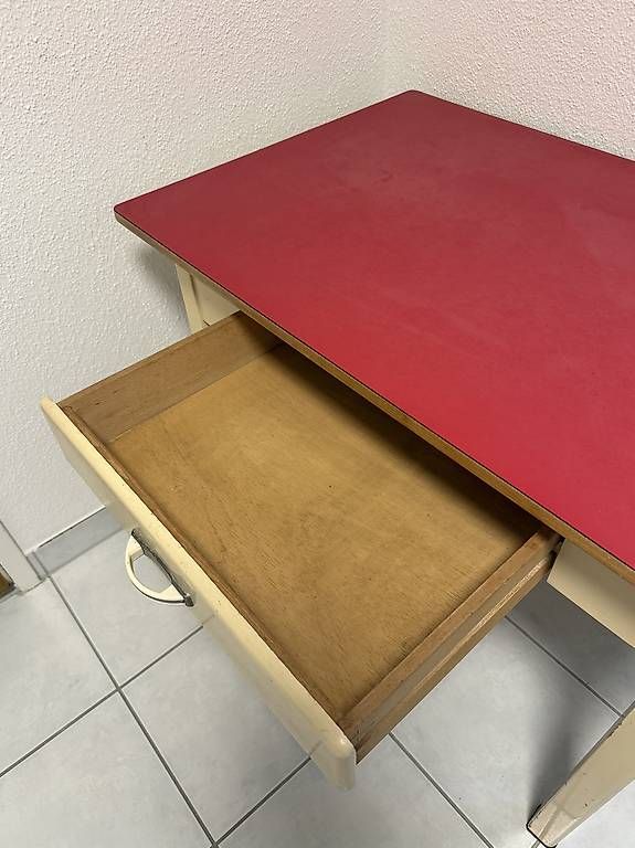 Tavoli: Vintage mid-century red kitchen table – Usato da Zürich venduto da Monopoly92 3