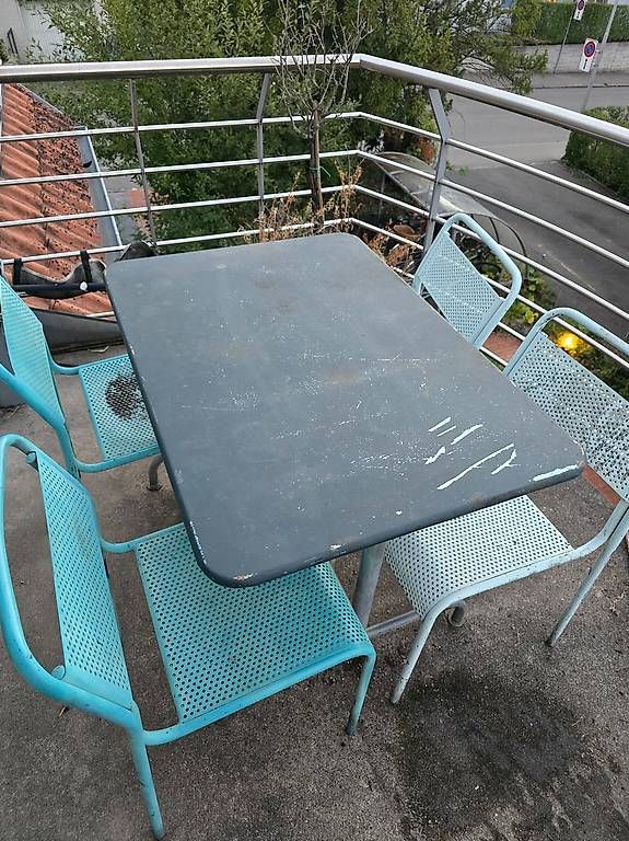 Set di tavolo e panche: Metalltisch und -stühle – Usato da Zürich venduto da simonanstey