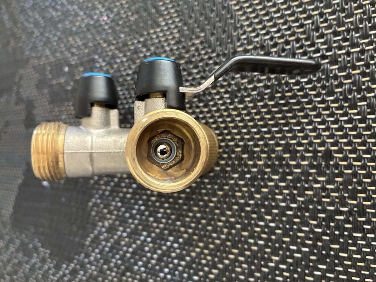 Armaturen: Wasserhahn Verteiler 2-fach Messing neu – Neu (gemäss Beschreibung) aus Arlesheim von macinsky 1