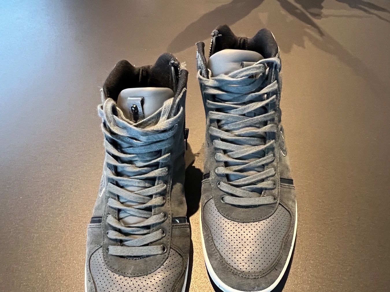 Kooples Scarpe da uomo: Baskets The Kooples, pointure 45, couleur grise – Usato da Etagnieres venduto da LV1982 1