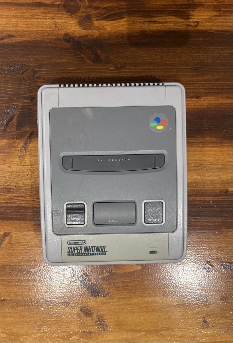 Nintendo Konsolen: SUPER NINTENDO KONSOLE - SNES  – Gebraucht aus Menznau von mde_fhp6