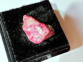 Echter Natur Rubin Rohstein Kristall, opak,  💎 3.95ct