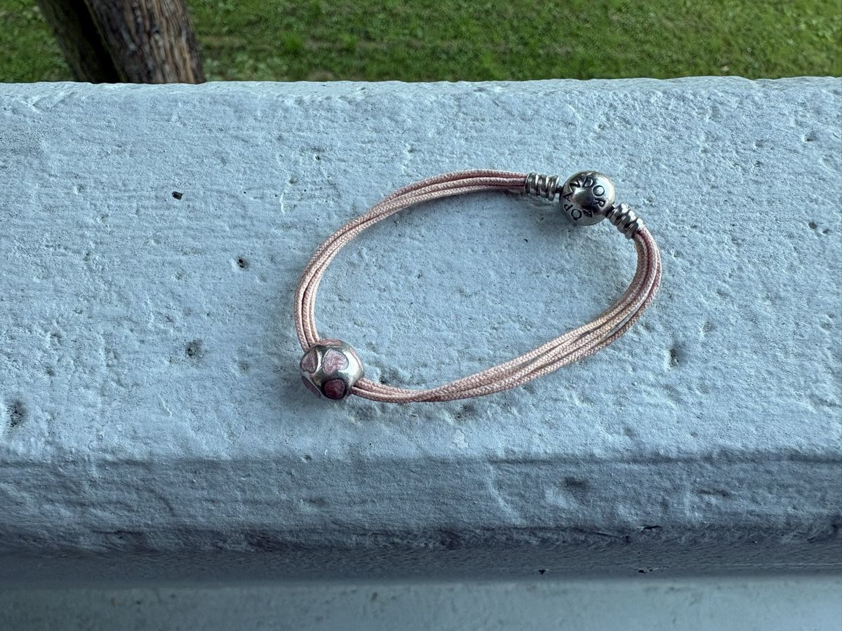 Pandora Bracciali & Braccialetti: Pandora Stoffarmband mit Charm – Usato da Schaffhausen venduto da sen_pxn9