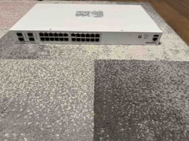 Fortinet FortiSwitch 124E Netzwerk-Switch neuwertig